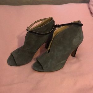 Isola grey heels with black strap